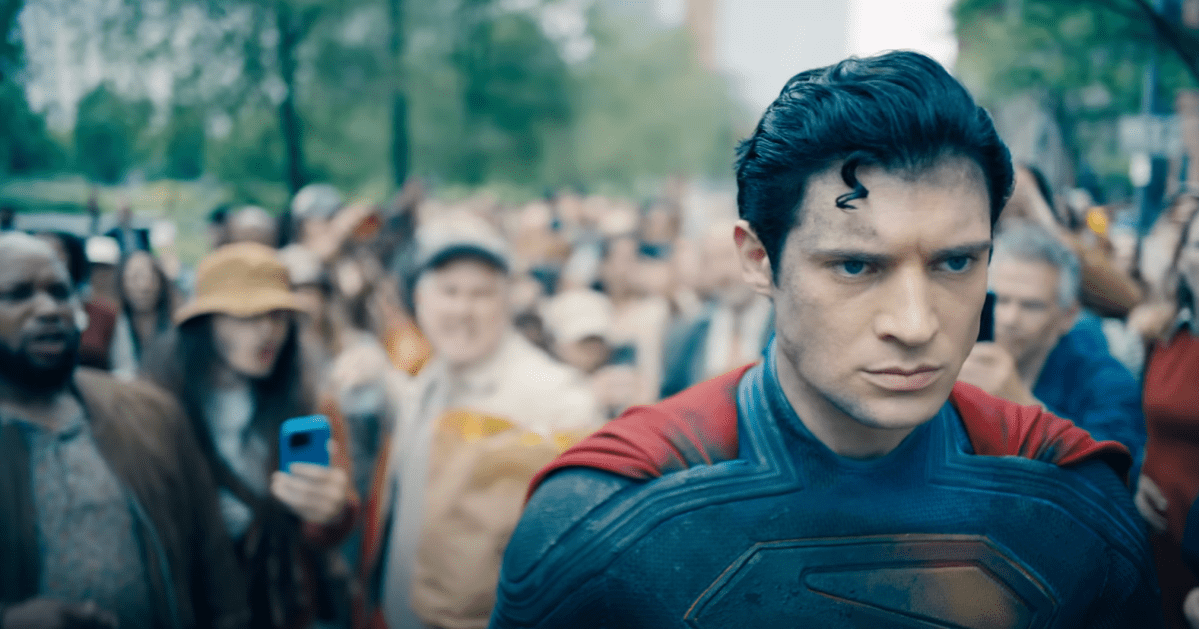 Imagem destacada: Novo Vislumbre do Superman de James Gunn Revela Conflitos e Desafios