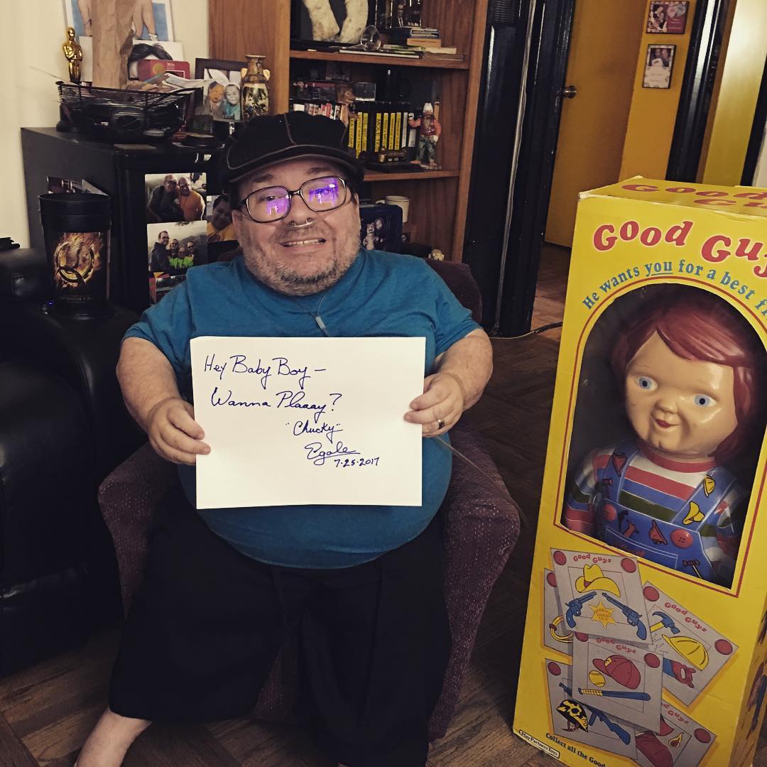 Imagem destacada: Luto no Cinema: A Despedida de Ed Gale, o Tio Divertido de Chucky