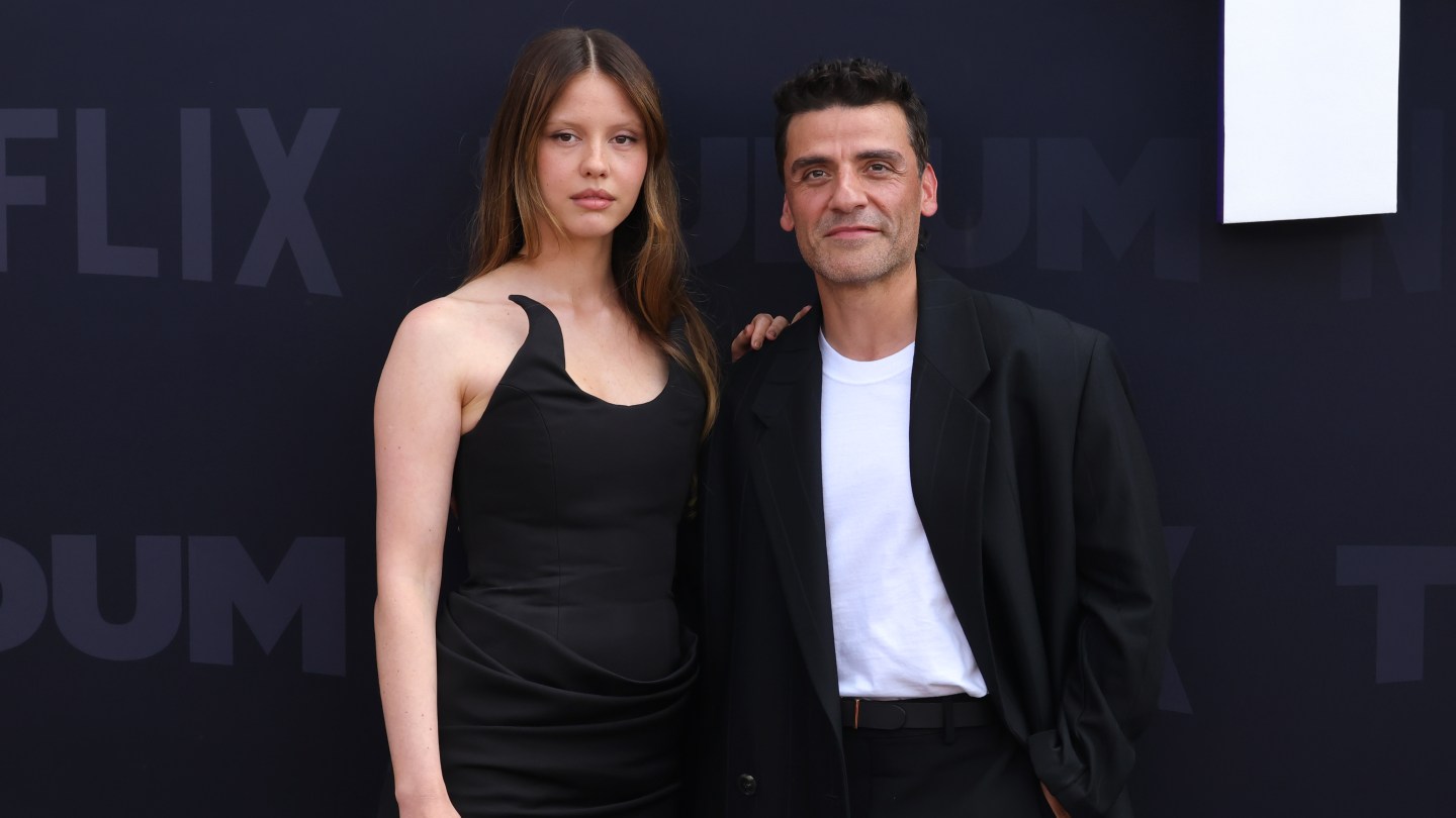 Imagem destacada: Oscar Isaac e Mia Goth Revelam Detalhes Emocionantes de "Frankenstein" de Guillermo del Toro
