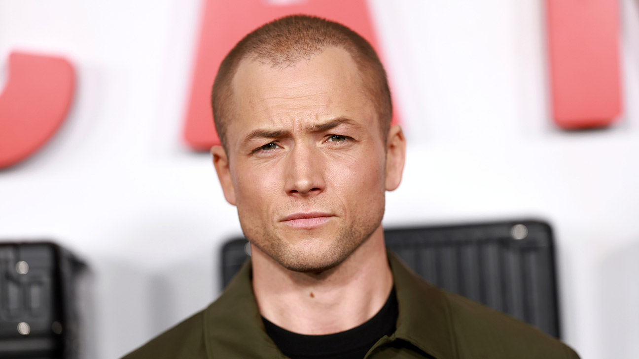 Taron Egerton Brilha em “She Rides Shotgun” e Reflete sobre Carreira e Futuros Projetos